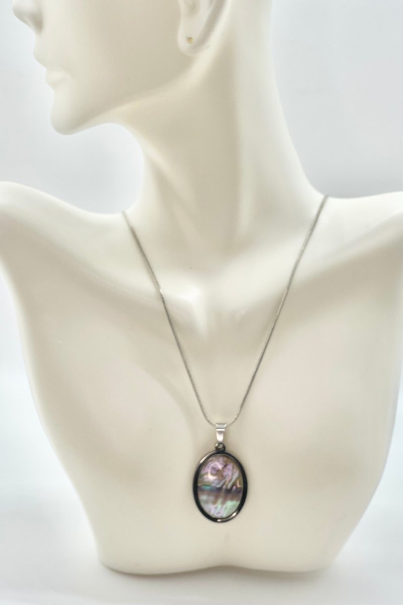 Oval Precious Pendant Necklace - Bodacious Bijous